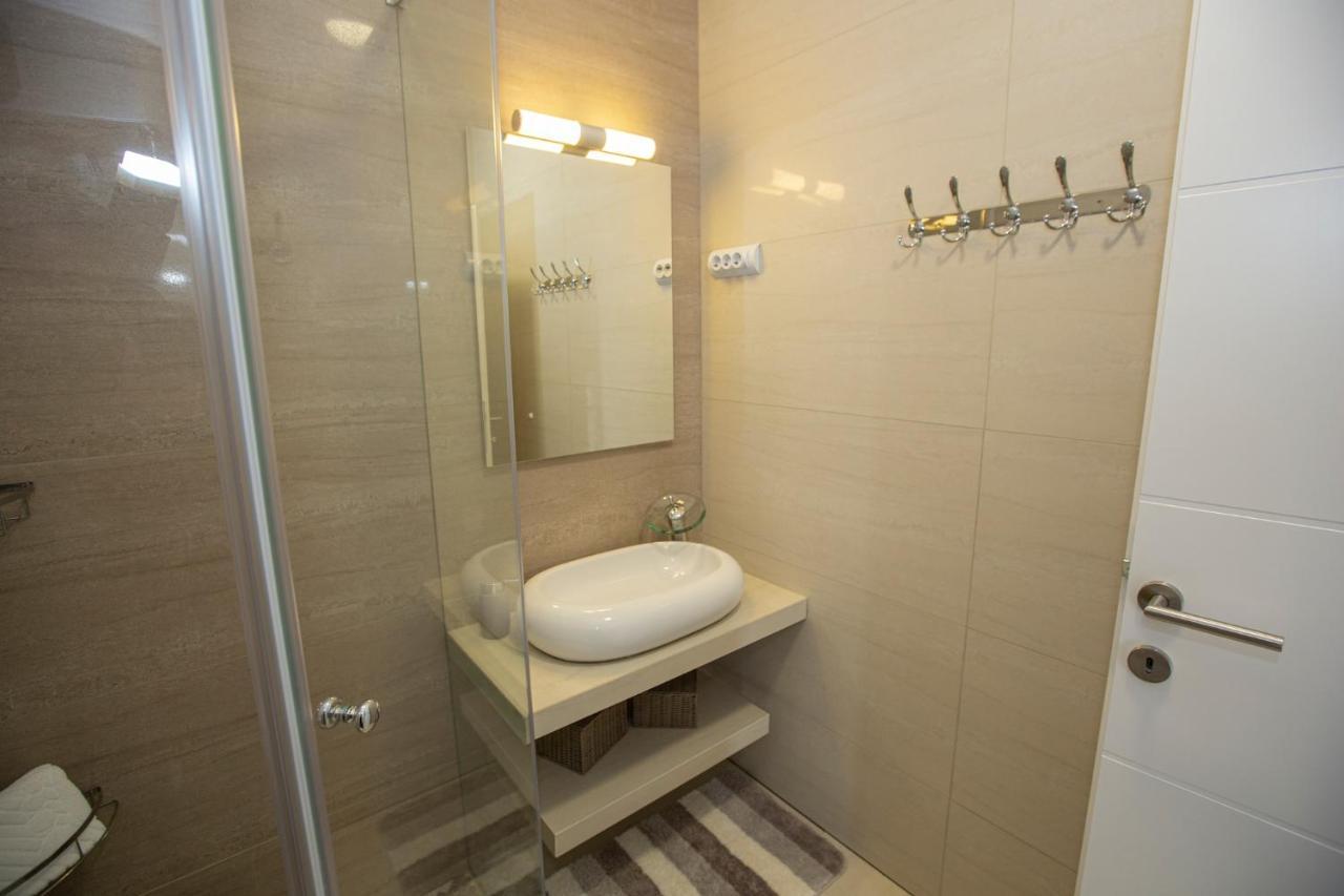 Apartamento Mayana Cesarica Exterior foto