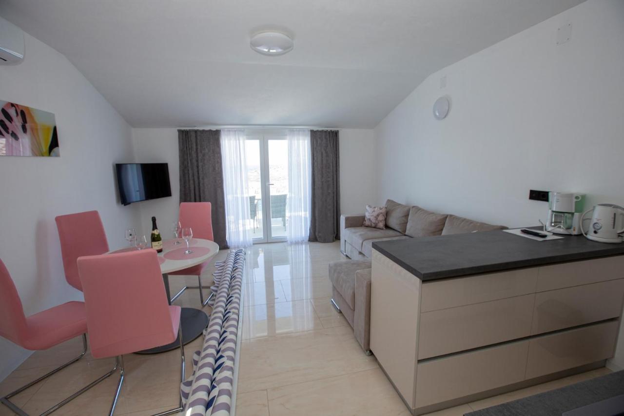 Apartamento Mayana Cesarica Exterior foto