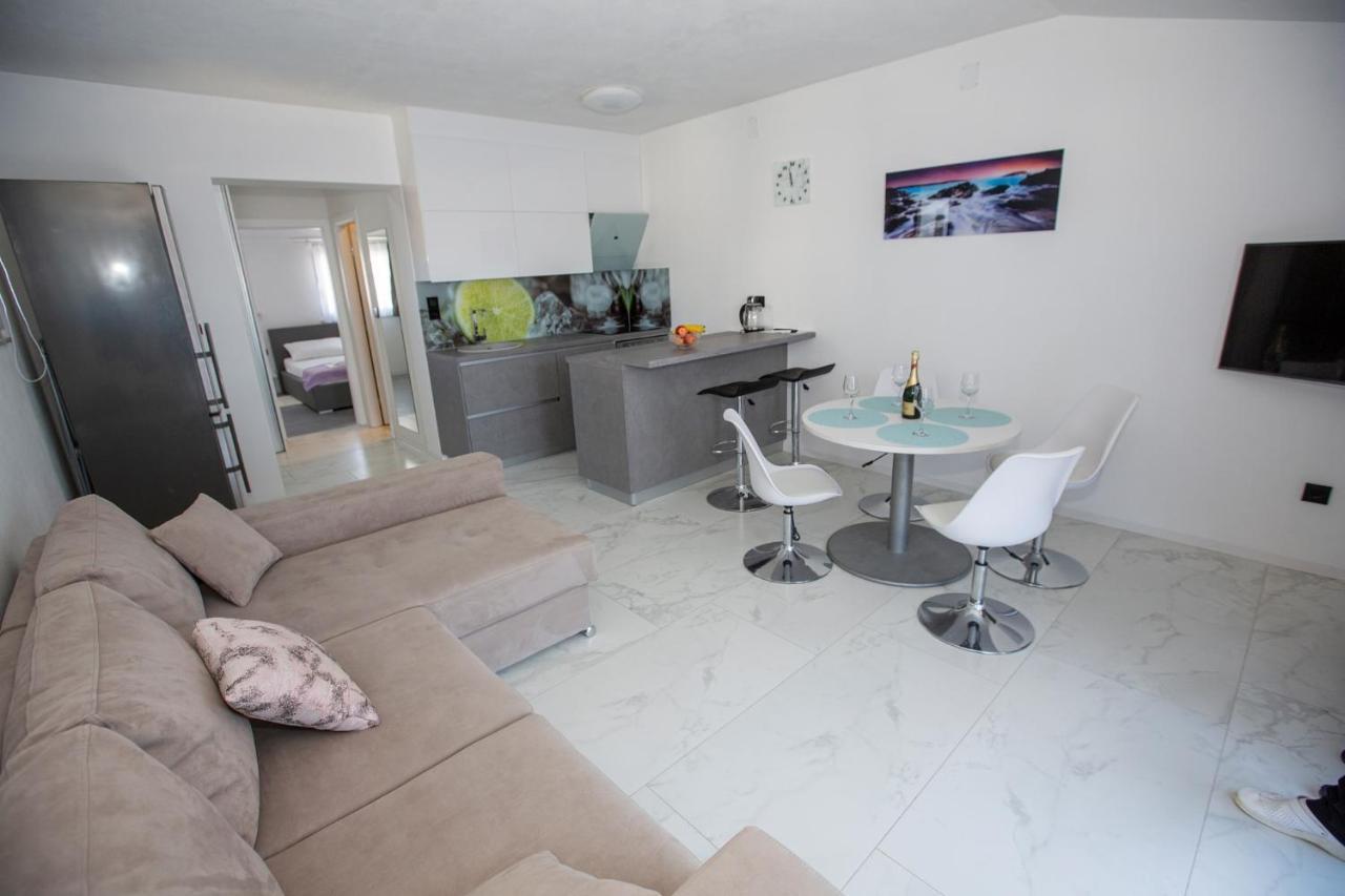 Apartamento Mayana Cesarica Exterior foto