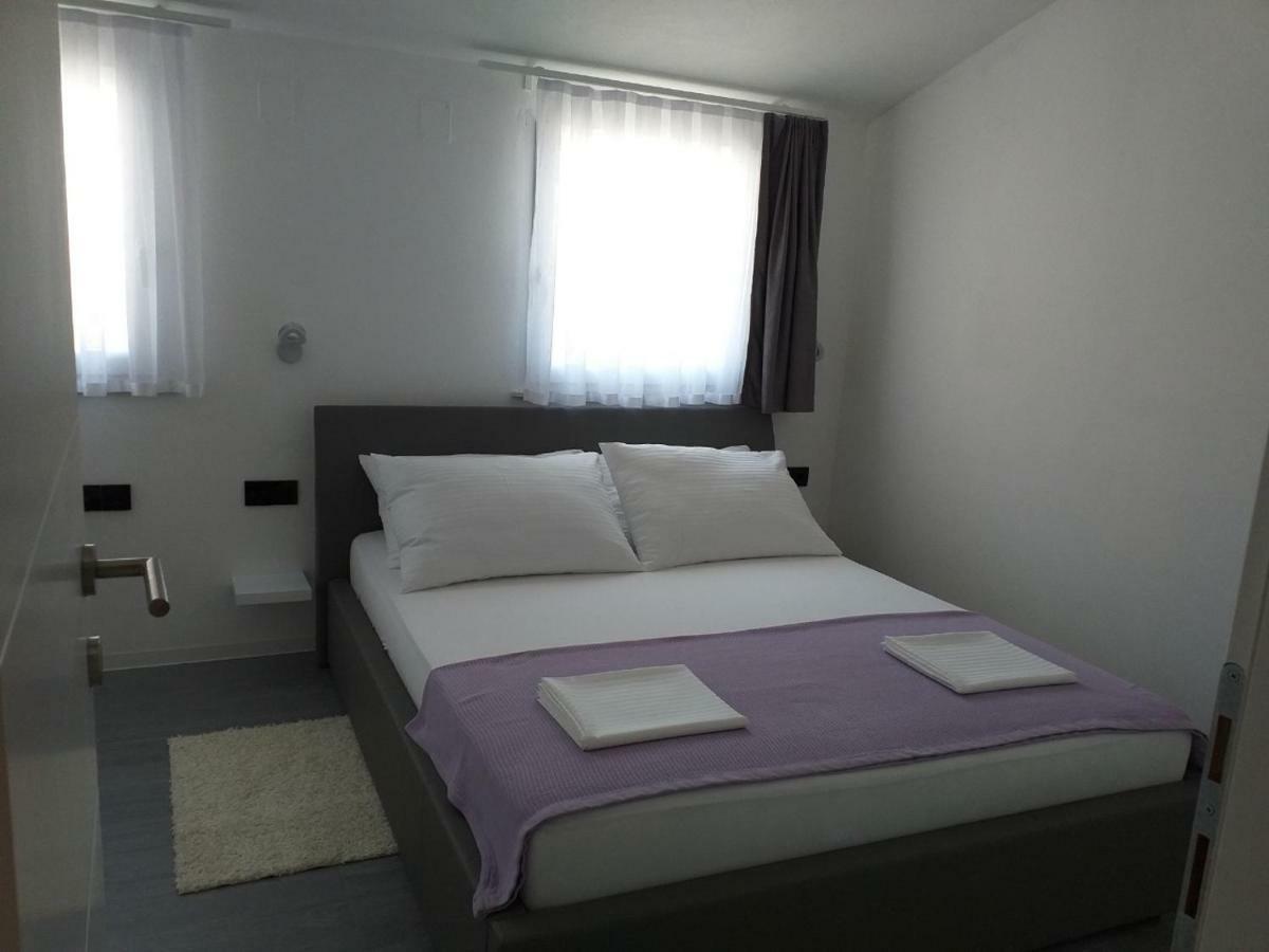 Apartamento Mayana Cesarica Exterior foto